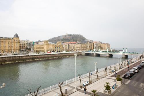 Deluxe Apt-Views To Historic Maria Cristina Hotel Saint-Sébastien Extérieur photo